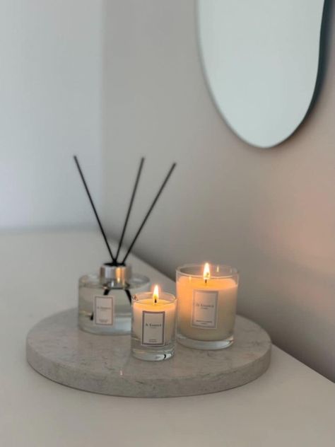 Modern Bedside Table Decor, Bedroom Tray Decor, Accessories For Bedroom, Stylish Room Decor, Bedroom Candles, White Room Decor, Decoration Aesthetic, Clean Decor, Future Apartment Decor