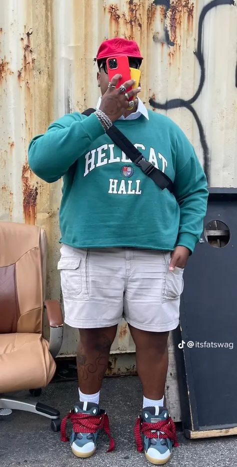 Fat Boys Fashion Men, Fat Men Outfit, Fat Guy Outfits, Big Men Style, Fat Guy Fashion, Plus Size Streetwear, Rain Outfit, Guy Fashion, Chubby Guy