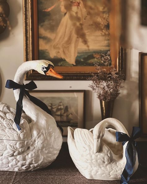 Went treasure hunting with my girl @leggo.my.meago this morning and it did not disappoint. Another day, another swan and this one might be… | Instagram Swan Decor Vintage, Christmas Gift Wrapping Diy, Swan Decor, Duck Decor, Treasure Hunting, Divine Design, Diy Gift Wrapping, Whimsical Decor, Room Ideas Bedroom