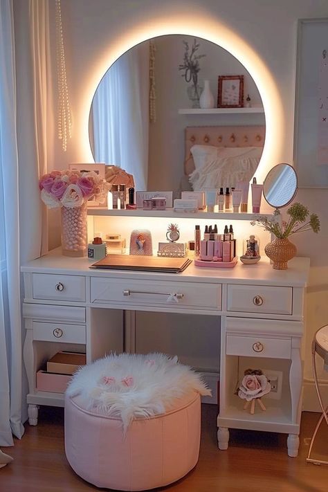 Room Decor Dressing Table, Makeup Table For Bedroom, Bedroom Decorations Aesthetic, How To Style A Vanity, Vintage Bedroom Vanity, Cute Bedroom Decor Cozy, Pretty Vanity Aesthetic, Vanity Table Decor Ideas, Beauty Table Bedroom