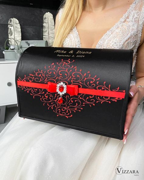 ❤️Card Boxes in different colors - https://www.etsy.com/shop/VIZZARA?ref=seller-platform-mcnav§ion_id=18180078 ❤️Wedding collections in different colors - https://www.etsy.com/shop/VIZZARA?ref=simple-shop-header-name&listing_id=589014991§ion_id=19090161 ️🤵🏼Step into a world of passion and elegance with our Black and Red Wedding Card Box, designed to add a touch of drama and romance to your special day. This exquisite card box is the perfect centerpiece to collect well-wishes and blessings from Red And Black Wedding Favors, Deep Red And Black Wedding Theme, Red Black And White Wedding Theme, Black Red And Silver Wedding, Black And Red Wedding Theme Decor, Crimson Red And Black Wedding, Card Box Wedding Ideas, Red And Black Centerpieces, Black And Red Wedding Decorations