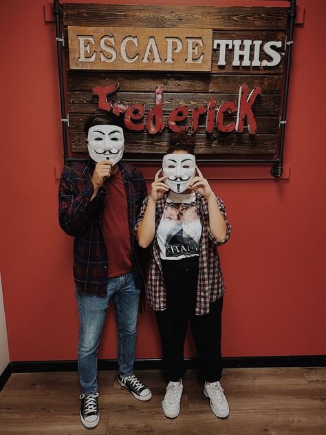 Escape Room Date Aesthetic, Couple Theatre Date Aesthetic, Teenage Date Ideas Aesthetic, Art Date With Bestie, Escape Room Date, Escape Room Aesthetic Friends, Paiting Aesthetic Date, Escape Room Aesthetic, Boyfriend Activities