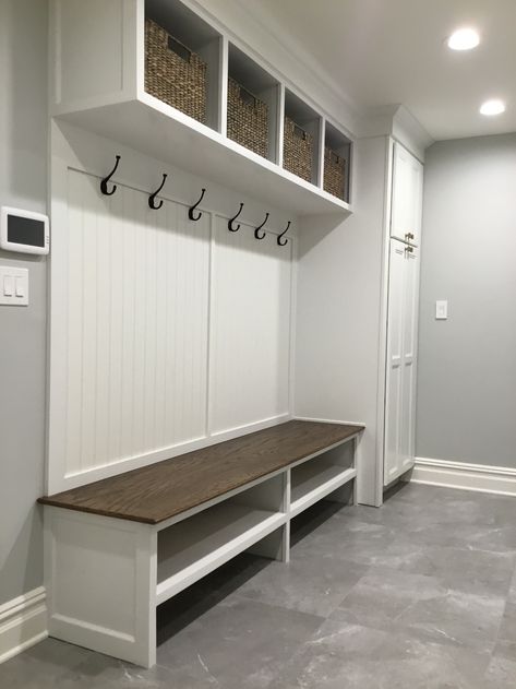 Dream Entryway, Mud Room Laundry Room Combo, Mud Bench, Mudroom Laundry Room Ideas, Fireplace Bookcase, Laundry Room Design Ideas, Mudroom Remodel, Farmhouse Mudroom, Mudroom Makeover