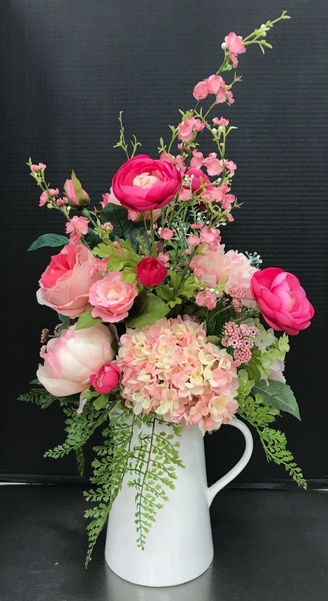 Spring Flower Arrangements Centerpieces, Flowers Centerpieces, Gubahan Bunga, Spring Flower Arrangements, Spring Floral Arrangements, Fleur Design, Flower Arrangements Diy, Silk Flower Arrangements, Beautiful Flower Arrangements