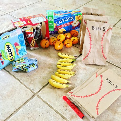 T Ball Team Snacks, Softball Game Day Snacks Team Mom, Softball Game Day Snacks, Tball Snack Ideas Goodie Bags, Snacks For After Baseball Game, Softball Game Snacks Team Mom, Best Snacks For Baseball Games, T Ball Snack Bags, Tball Party Gifts