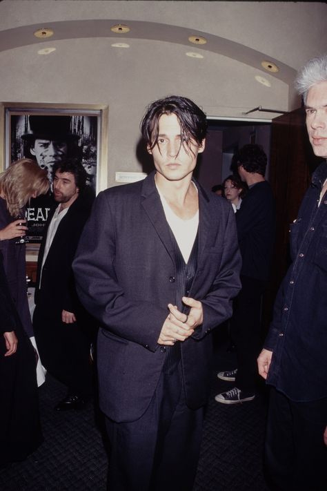 Johnny Depp's grunge style in 14 vintage photographs | Vogue Paris Hommes Grunge, 90s Johnny Depp, Johnny Depp And Winona, John Depp, 1990s Nostalgia, جوني ديب, Kaptan Jack Sparrow, 90s Actors, Young Johnny Depp