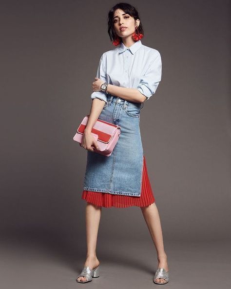 Lyn Slater, Denim Styling, Ropa Upcycling, Skirt Details, Denim Skirt Outfits, Cooler Look, Blue Waves, Mode Inspiration, Style Outfits