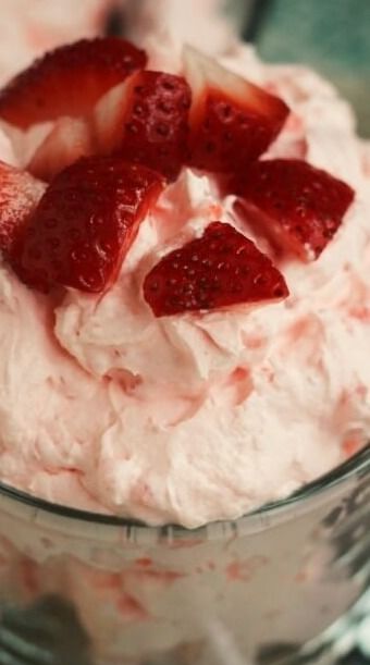 Tapioca Salad, Strawberry Tapioca, Strawberry Foods, Camp Foods, Cold Sweets, Fluff Recipes, Strawberry Jello Salad, Sweet Salads, Congealed Salad