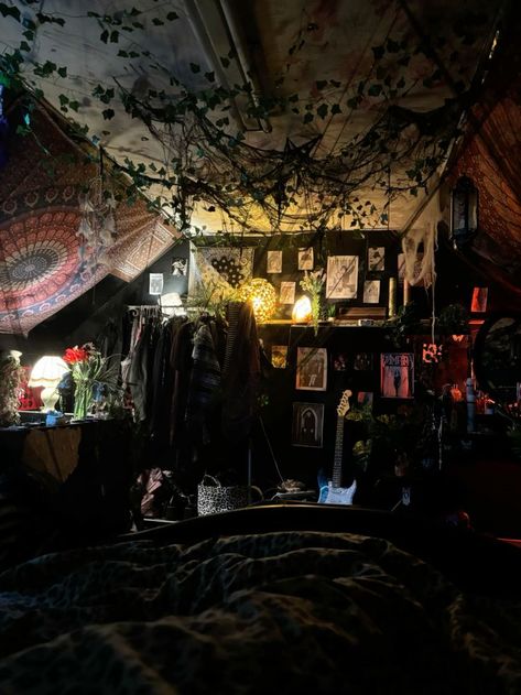 goth room  hippie room , emo room , alternative , alt , alt room , cool rooms , goth rooms , unique bedrooms , hippie Hippy Goth Room, Grunge Room Inspo Edgy, Forest Grunge Room, Alt Bedroom Ideas Grunge, Grunge Room Inspo Vintage, Hippie Goth Bedroom, Goth Room Inspiration, Grunge Maximalism Bedroom, Earthy Grunge Bedroom