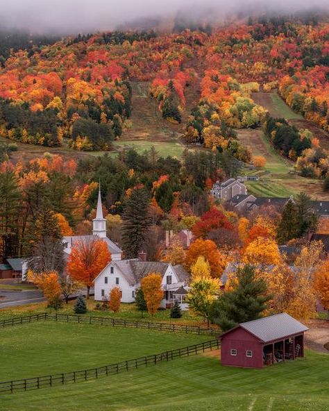 Vermont Photography, Vermont Fall, New England Travel, New England Fall, Autumn Scenery, Fall Pictures, Best Seasons, Autumn Cozy, Autumn Aesthetic