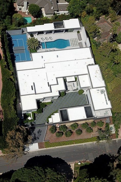 Kylie Jenner Mansion, Kylie Jenner New House, Kris Jenner House, Kylie Jenner House, Calabasas Homes, Palm Springs House, Jenner House, Holmby Hills, Famous Houses