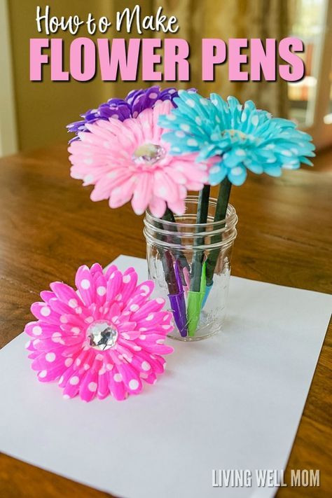 Diy Flower Pens, Diy Gifts To Make, Flower Pens, Pen Diy, Mason Jar Crafts Diy, Easy Diy Gifts, Cadeau Diy, Mason Jar Diy, Mason Jar Crafts