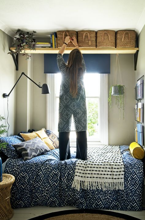 Simple-But-Clever Storage Solutions For Your Bedroom That's so Gemma Small Bedroom Layout, Small Bedroom Storage, Creative Bedroom, Small Room Design, Tiny Bedroom, Budget Diy, Balcony Ideas, Bedroom Layouts, Clever Storage