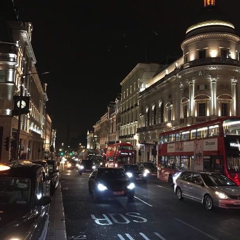 London Aesthetic Night, London Life Aesthetic, London Dreams, London Night, London Aesthetic, Busy City, City Vibe, Life Aesthetic, London Town