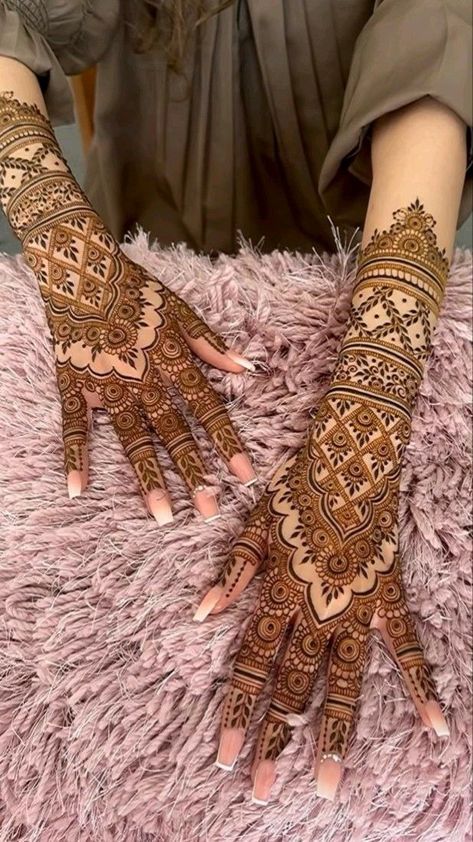 Engagement Mehendi, Wedding Henna Designs, Front Mehndi Design, Mehendi Art, Kalamkari Dresses, Eid Mehndi Designs, Mehndi Designs Bridal Hands, Engagement Mehndi Designs, Full Mehndi Designs