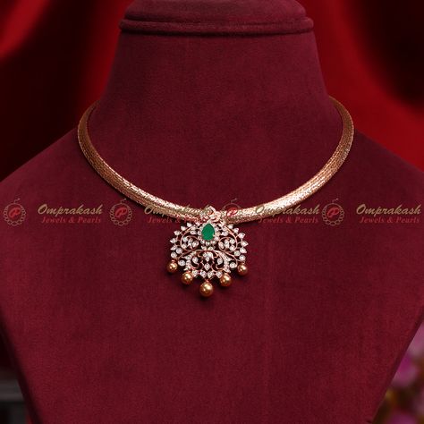 Exclusive Diamond Pendant with a Fancy Gold Chain: This exquisite piece features a dazzling diamond pendant that sparkles with every movement, set against a finely crafted gold chain with intricate designs.  #diamond #pendant #chain #emerald #necklace #fancychain #diamondjewellery #gemstones #ethnicjewellery #heritagejewellery #916kdmjewellery #bridesofinstagram #bridesofhyderabad #bridesofindia #bridesoftelugu #kundannecklace #bridaljewellery #southbrides Temple Design Pendant Gold, Gold Locket Necklace Indian, Close Setting Diamond Necklace, Diamond Pendent Set Design, Lockets Gold Indian, Gold Emerald Necklace, Temple Jewellery Earrings, Diamond Locket, Antique Necklaces Design