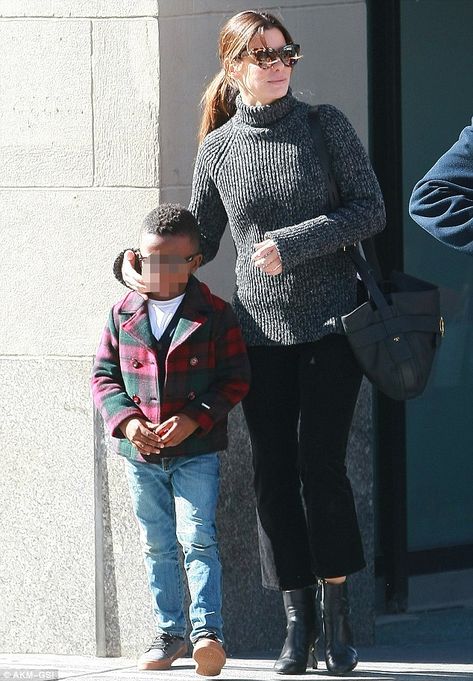 Sandra Bullock and beau Bryan Randall take her kids to a birthday party in New York | Daily Mail Online Sandra Bullock Kids, Bryan Randall, Sunny Autumn Day, Party In New York, Corey Haim, Photo Emma Watson, Friends Best Moments, Sunny Autumn, Tamar Braxton