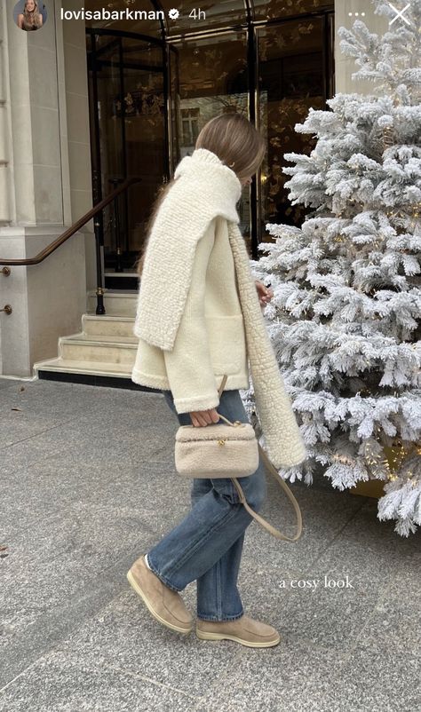 Beige Loafers Outfit Women, Outfit Elegant, Classic Style Outfits, Winter Fashion Outfits Casual, Skiing Outfit, Old Money Style, Cream Beige, Mode Inspo, Loro Piana