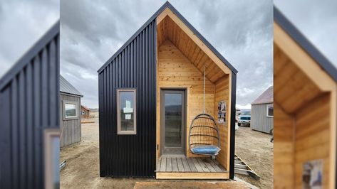 The 200 sq ft 1-Story tiny cabin with a bedroom and two skylights by Western Colorado Tiny House can be used as an Airbnb or full-time house. Modular Small Homes, 200 Sq Ft Cabin, Tiny Cabin Design, Concealment Furniture, Cabin Designs, Western Colorado, Cabin Tiny House, Small Tiny House, Tiny House Builders