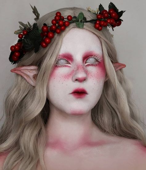 ☆.*◦˚• RUE ◦.°•★* on Instagram: “CHRISTMAS ELF🎄 Here's my first Christmas look!✨ At this point doing elfs is becoming my brand so I thought I would do a Christmas version…” Cute Elf Makeup Looks, Cute Elf Makeup Christmas, Cute Elf Makeup Looks Christmas, Winter Elf Makeup, Christmas Elf Makeup, Face Art Drawing, Exotic Makeup, Creepy Halloween Makeup, Elf Makeup