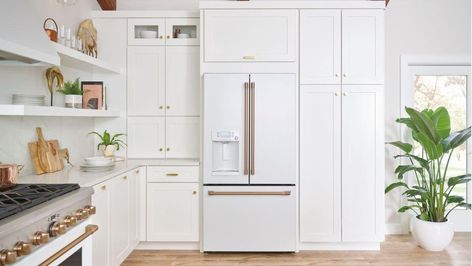 New appliance collection from GE in matte white with brushed copper finishes. White Refrigerator, Counter Depth French Door Refrigerator, Cafe Counter, Counter Depth Refrigerator, Kitchen Appliance Packages, White Counters, White Appliances, Counter Depth, Smart Kitchen