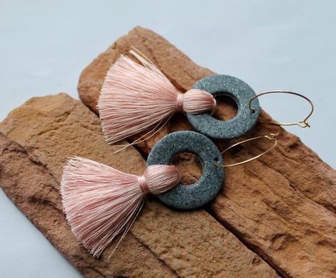 Clay Therapy, Polymer Clay Jewelry Tutorials, Polymer Earrings, Polymer Clay Diy, Polymer Clay Jewelry Diy, Polymer Jewelry, Clay Jewelry Diy, Textile Jewelry, Homemade Jewelry