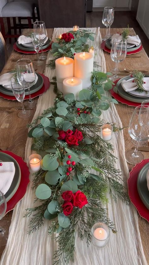 Decorate with fresh greenery like cedar or fir garlands along the table, accented by wooden elements like slice chargers or tree trunk coasters. Use earthy tones for dinnerware and include small pinecones and berries for decoration. Christmas Dining Table Decorations, Dining Table Decorations, Christmas Dining Table Decor, Christmas Getaways, Red Tablecloth, Christmas Dining Table, Christmas Themes Decorations, Christmas Decorations For The Home, Christmas Tablescapes