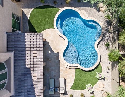 Curved Pool Design, Curved Pool, California Pools, Backyard Games, Big House, Pool Design, Big Houses, Pool Landscaping, Pool Designs