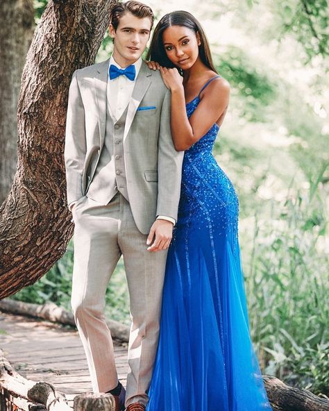 Prom Couple Poses, Couples Homecoming Pictures, Couple Prom Pictures, Couples Prom, Prom Photography Poses, Couple Prom, Homecoming 2024, Homecoming Poses, Prom Pictures Couples