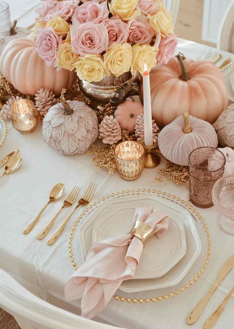 A Peach & Pink Thanksgiving Tablescape Pink Thanksgiving, Simple Thanksgiving, Thanksgiving Tablescape, Thanksgiving Outfits, Fall Thanksgiving Decor, Fall Deco, Pink Holiday, Thanksgiving Table Settings, Fall Tablescapes