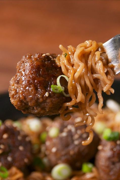 Mongolian Meatballs, Healthy Cheese, Instant Ramen, Pan Dinners, Ramen Recipes, Asian Fusion, Woks, Dinner Appetizers, Favourite Food