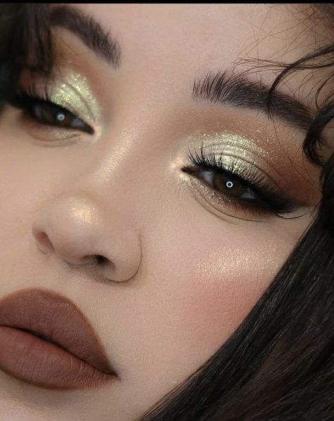 Makeup Verde, Brown Makeup Looks, Golden Eye Makeup, Golden Makeup, Make Up Gold, Gold Makeup Looks, Gold Eye Makeup, Prom Eye Makeup, Eye Makeup Pictures