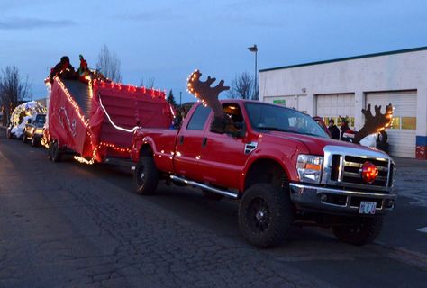 Redmond Starlight Parade | Evergreen Academy Preschool Truck Decorations For Parade Christmas, Christmas Parade Truck Ideas, Miniature Wreaths, Car Decoration Ideas, Christmas Car Decorations, Christmas Parade Floats, Sustainable Holiday, Holiday Car, Holiday Parades