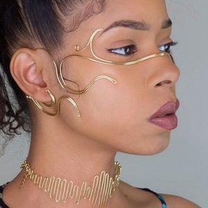 Jóias Body Chains, Thigh Jewelry, Nose Rings Studs, Dope Jewelry Accessories, Face Jewellery, Face Jewels, Dope Jewelry, Nose Rings, Nose Ring Stud