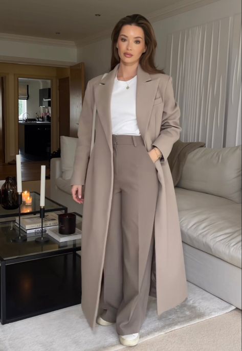 Long Dress Work Outfit, Winter Picnic Outfit, Modest Office Outfits, Grey Pants Outfit Men, Men Flare Pants, Drake Outfits, Rock Concert Outfits, Concert Outfits Winter, Outfit Combat Boots