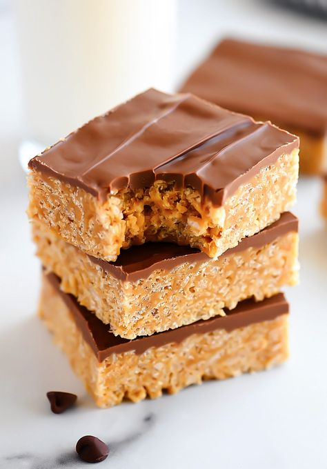 Chocolate Scotcheroos, Easy To Make Treats, Peanut Butter Rice Crispy Treats, Rice Crispies Recipe, Homemade Rice Krispies, Peanut Butter Rice Crispies, Easter Rice Krispie Treats, Homemade Rice Krispies Treats, Peanut Butter Rice Krispies