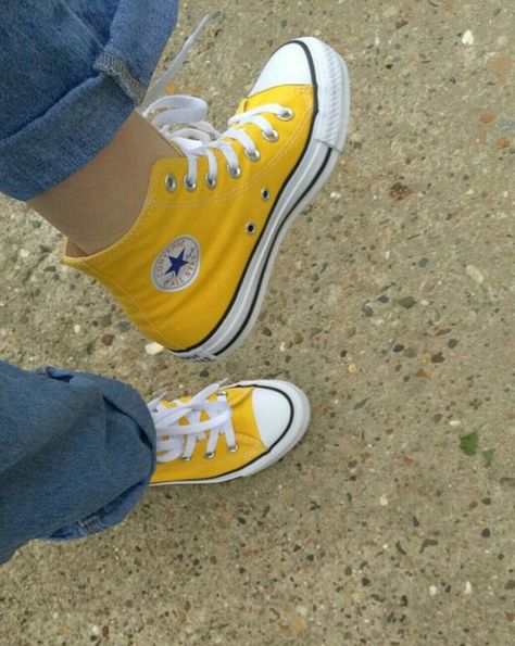 @mximena31078 Yellow Converse, Converse Shoes, All Star, Get It, Blue Jeans, Converse, Yellow, Blue