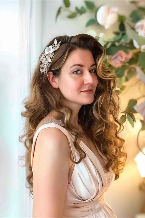 Save this pin for adorable wedding guest hairstyles that will make your long hair look amazing! Don't get caught without the perfect style for your next big event. Tap to see 25 gorgeous styles, including cute side part curls. Side Part Curls, Side Curls Hairstyles, Hair Pinned Back, Romantic Waves, Guest Hairstyles, Side Curls, Wedding Hair Side, Side Part Hairstyles, Side Hairstyles