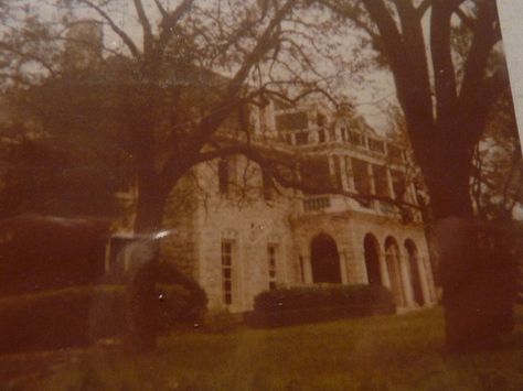 The Gillespie Mansion in San Antonio, Texas U.S.A. | Flickr - Photo Sharing! Ghost Pictures, Spooky Houses, House In Texas, Paranormal Photos, Real Haunted Houses, Most Haunted Places, Real Ghosts, Ghost Photos, Texas History