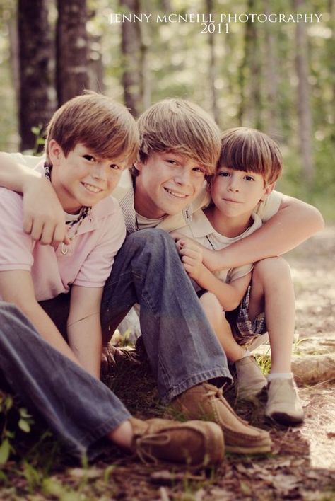 Photography ideas. Jenny McNeill Children#Repin By:Pinterest++ for iPad# Brother Photography Poses, Brothers Photo Shoot, Brother Photography, Brother Poses, Photography Siblings, Sibling Photography Poses, Bridge Photos, Brothers Photography, Brother Photos