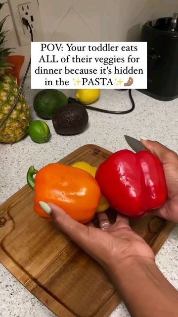 Healthy Food Facts - Tips on Instagram: "We loved this recipe for the whole family, but this was specifically great for my vegan toddler because it had veggies, beans, nuts, other healthy additives all in the pasta sauce! ☺️🙌🏾🌱 Great content by @myblackgirlroots. Follow HER for more! This recipe was originally made by @that.veganbabe ! 🌱☺️ I made just a few edits for our dinner! Recipe👇🏾👇🏾 - 1 red onion - 1 red bell pepper - 1 yellow bell pepper - 1 orange bell pepper - 5 cloves garlic - Yellow Bell Pepper Recipes, Vegan Pasta Sauce, Orange Bell Pepper, Easy Toddler Meals, Toddler Dinner, Hidden Vegetables, Yellow Bell Pepper, Bell Pepper Recipes, Vegan Baby