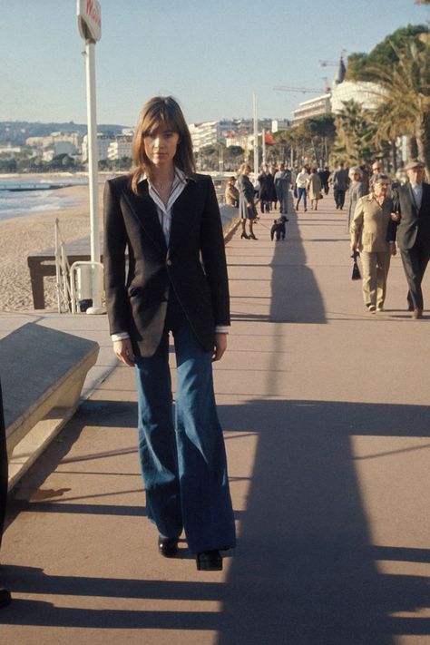 French New Wave Outfit, Hardy Outfits, Francoise Hardy Style, Moda Z Lat 70., 60’s Style, 70s Denim, Style Parisienne, Francoise Hardy, Parisian Women