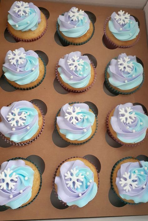 Frozen Theme Cake Ideas, Anna And Elsa Cupcakes, Frozen Birthday Cupcake Cake, Frozen Birthday Party Cupcakes, Elsa Cupcakes Ideas, Frozen Birthday Cupcake Ideas, Frozen Cupcake Ideas, Elsa Cupcake Cake, Frozen Birthday Treats