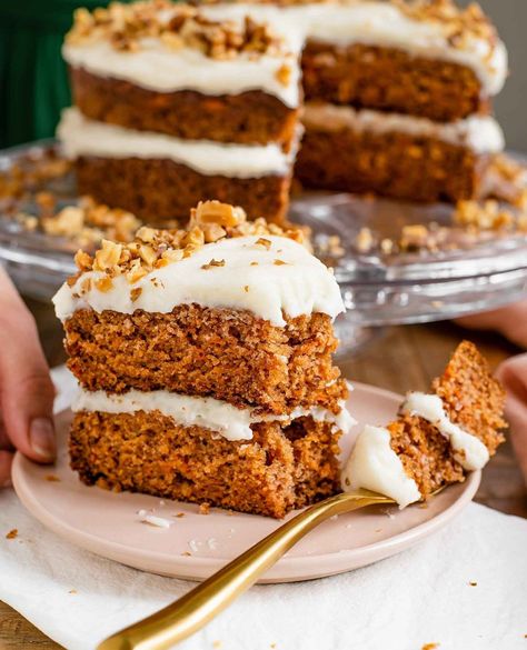 It's 🥕CARROT CAKE 🥕 time and my simple vegan carrot cake that no one will know is vegan 🤫 is still my MOST POPULAR recipe! It's rich, moist, and fluffy with a dairy-free "cream cheese" frosting. Simple to make and easy to decorate! // LINK in bio for the recipe!⁠ ⁠ 🧁oh ya... you can make muffins or cupcakes with this recipe too!⁠ ⁠ Simple Vegan Carrot Cake (serves 12)⁠ The Cake:⁠ 1 flax egg (1 tbsp ground flaxseed, 3 tbsp water)⁠ 2 cups white all purpose flour (spooned and leveled)⁠ 2 tsp bak... Carrot Cake With Pineapple, Dairy Free Cream Cheese, Carrot Cake Oatmeal, Tumblr Food, Vegan Carrot Cakes, Healthy Prawn Recipes, Easy Baked Salmon, Healthy Food List, Healthy Pasta Recipes