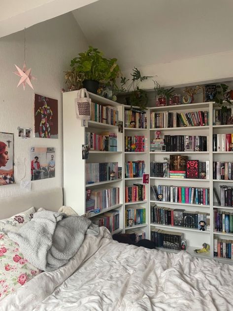 Rooms For Book Lovers, Reading Place In Bedroom, Cool Bedroom Ideas For Small Rooms, Aesthetic Bedroom Bookshelves, Reading Bedroom Aesthetic, Bookish Room Ideas, Book Lovers Bedroom Ideas, Book Lover Bedroom Ideas, Book Girl Room Aesthetic