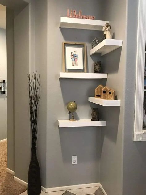 Upstairs Corner Decor, Bathroom Corner Glass Shelves, Shelves On Corner Wall, Corner Stand Decor Living Room, Floating Shelves Dining Room Corner, Small Corner Floating Shelves, Small Wall Floating Shelves, Corner Piece Decor, Small Hallway Corner Ideas