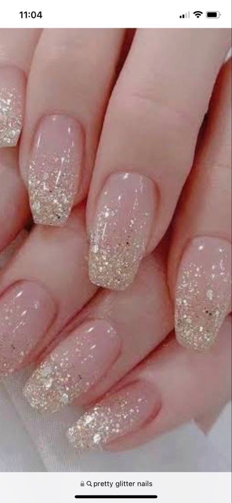 Gold Neutral Nails, White And Gold Wedding Nails, Glitter Nail Tips, Ombré Glitter, Glitter Tip Nails, Tips Nails, Janmashtami Decoration, Bridal Nail Art, Light Pink Nails