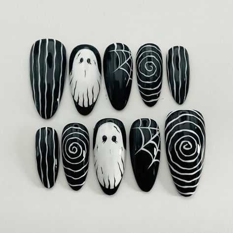 Get spooky with our White Ghost Illusion Halloween press-on nails! Featuring a striking black and white spider web design, these custom, reusable press-ons are perfect for adding a hauntingly stylish touch to your Halloween look. Embrace the season with these trendy, personalized nails. 🌸Thank you for supporting my small business.🌸 You can reuse all the nails you purchased from us multiple times, if you handle them with care 📦𝐖𝐡𝐚𝐭 𝐜𝐨𝐦𝐞𝐬 𝐰𝐢𝐭𝐡 𝐲𝐨𝐮𝐫 𝐩𝐫𝐞𝐬𝐬 𝐨𝐧 𝐧𝐚𝐢𝐥 𝐤𝐢 Black Silver Halloween Nails, Easy Spider Web Nail Art, Spooky Press On Nails, Simple Black And White Halloween Nails, Black Nails With Swirls, Halloween Nails Long Stiletto, Halloween Gothic Nails, Spider Web Halloween Nails, Nail Ghost Design