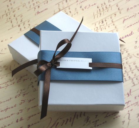 Cute Gift Wrapping Ideas, Pretty Gift Wrapping Ideas, Săpunuri Handmade, Elegant Gift Wrapping, Gift Wrapping Techniques, Gift Wrapping Inspiration, Packaging Ideas Business, Gifts Wrapping Diy, Creative Gift Wrapping