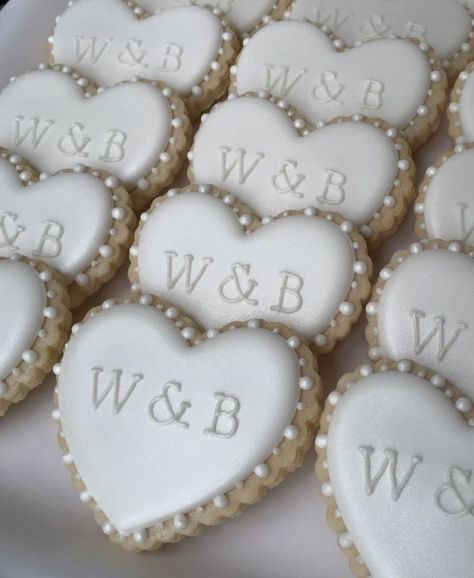 Dessert Tables Wedding, Pearl Bridal Shower, Reception Desserts, Wedding Shower Cookies, Bridal Cookies, Decor Engagement, Tables Wedding, Bridal Shower Inspo, Bridal Shower Cookies